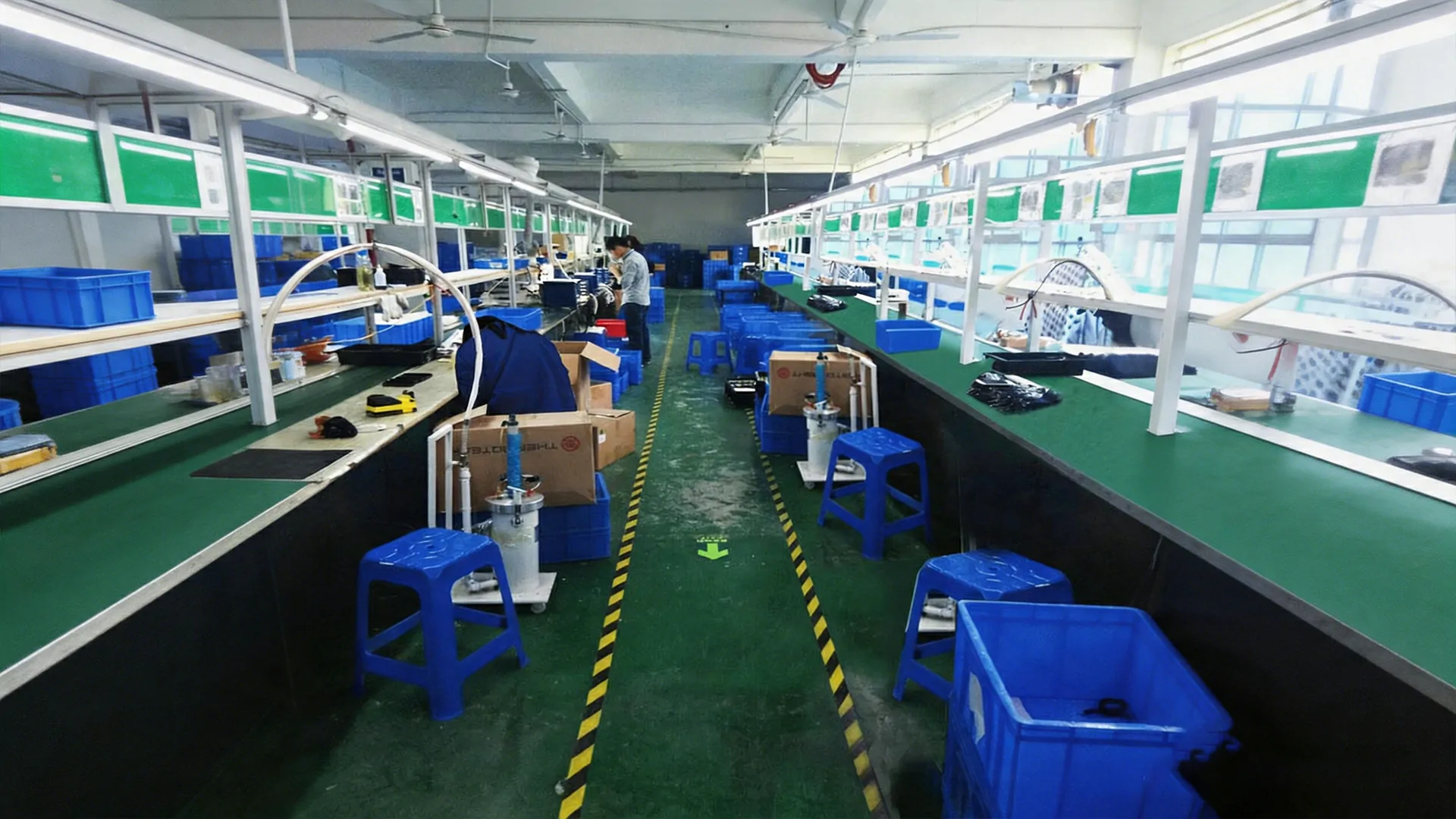LED fishing light assembly workshop production line