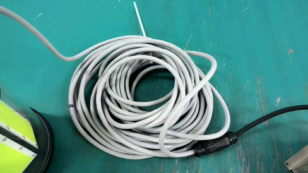 Long cable and waterproof connector for a green underwater fishing light